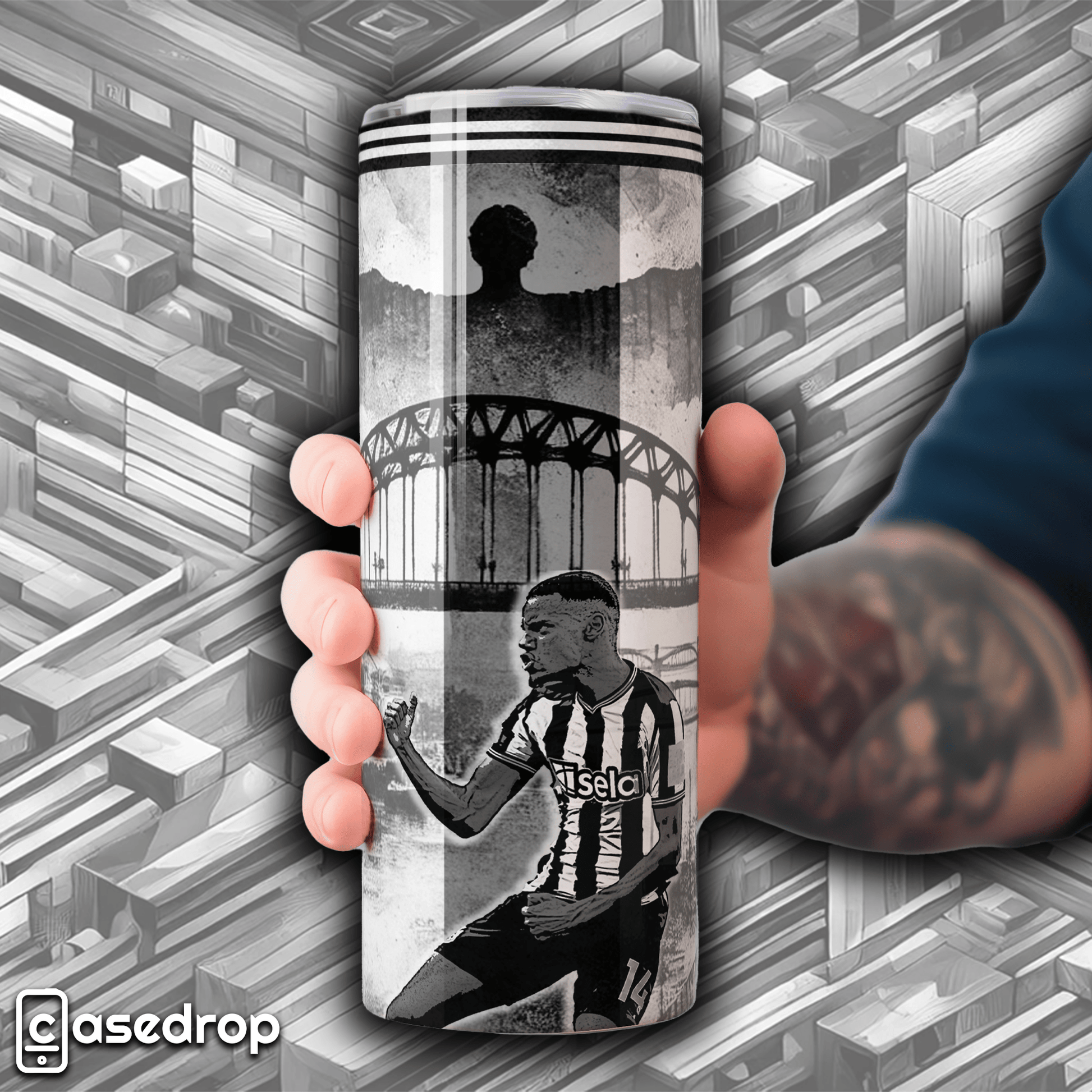 Newcastle football drinkware with Isak, black and white design